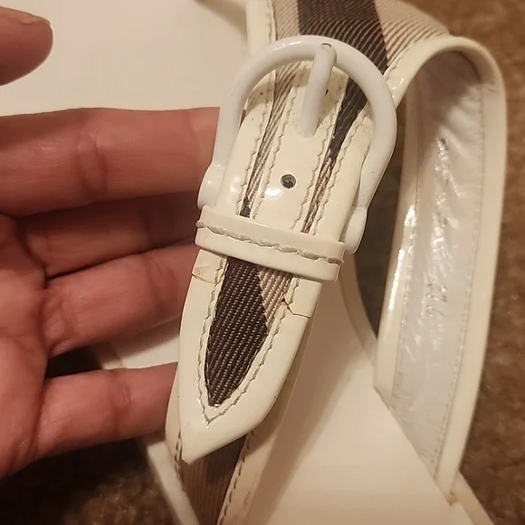 Burberry Classic Sandals - Picture 12 of 16